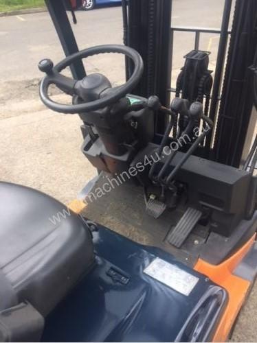 caption Used electric Toyota 7FBE18 forklift