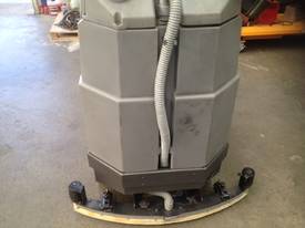 Used Scrubber. Advance 32in Scrubber 36 volt - picture2' - Click to enlarge