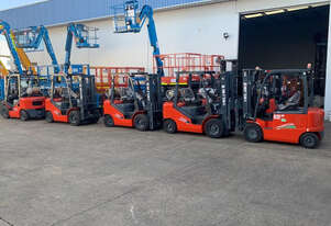 New Heli Container Mast 2.5ton LPG Forklifts / 4.8m Lift / S/S & F/P / Nissan Eng