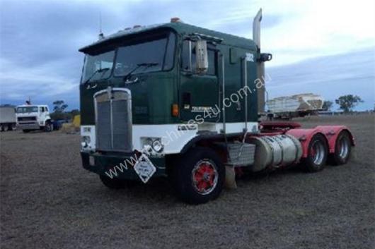 caption 1993 KENWORTH K100E