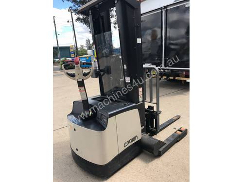 Crown walkie stacker with reach