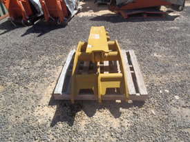 NEW Hydraulic Thumb Suit 15-25 Tonner - picture2' - Click to enlarge
