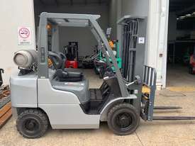 Late Model Forklift - picture0' - Click to enlarge