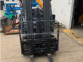 Late Model Forklift - picture0' - Click to enlarge
