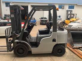 Late Model Forklift - picture1' - Click to enlarge