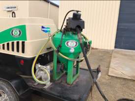 Dustless sand blaster - picture1' - Click to enlarge