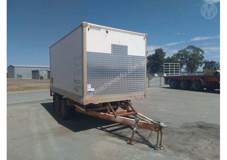 caption Custom PIG Trailer