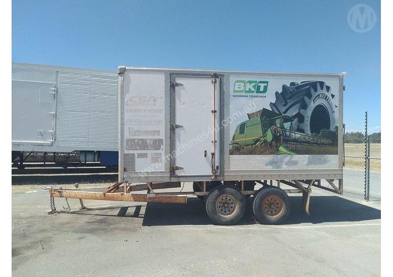 caption Custom PIG Trailer