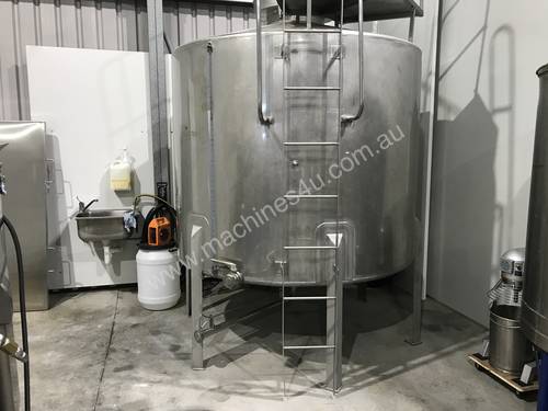 Stainless Steel 5000lt Mixing Tank in very good condition 
