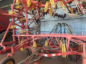 Bourgault 9400 Air Seeder Seeding/Planting Equip - picture0' - Click to enlarge