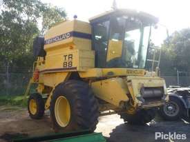 1997 New Holland TR88 - picture0' - Click to enlarge
