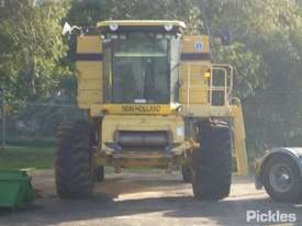 1997 New Holland TR88 - picture1' - Click to enlarge