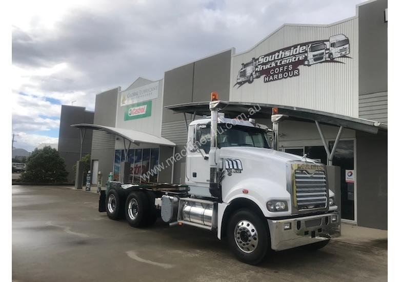 caption Mack Trident 6 x 4 Rigid