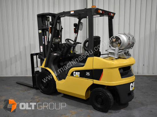 CAT Forklift GP25N 2.5 Tonne Dual Fuel Petrol/LPG Container Mast Excellent Condition Solid Tyres
