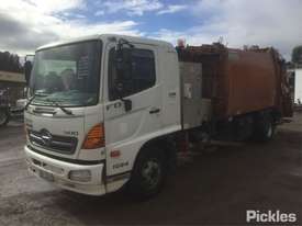 2010 Hino 500 1024 FD1J - picture2' - Click to enlarge