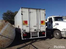 2008 Hino FD 1024 - picture2' - Click to enlarge