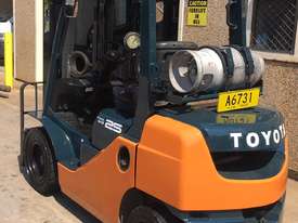 Toyota LPG Forklift - picture1' - Click to enlarge