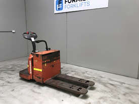 Raymond 8400 Pallet Truck Forklift - picture0' - Click to enlarge