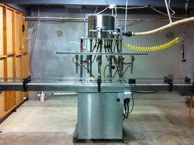 6 head liquid filling machine - picture0' - Click to enlarge