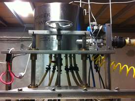 6 head liquid filling machine - picture1' - Click to enlarge
