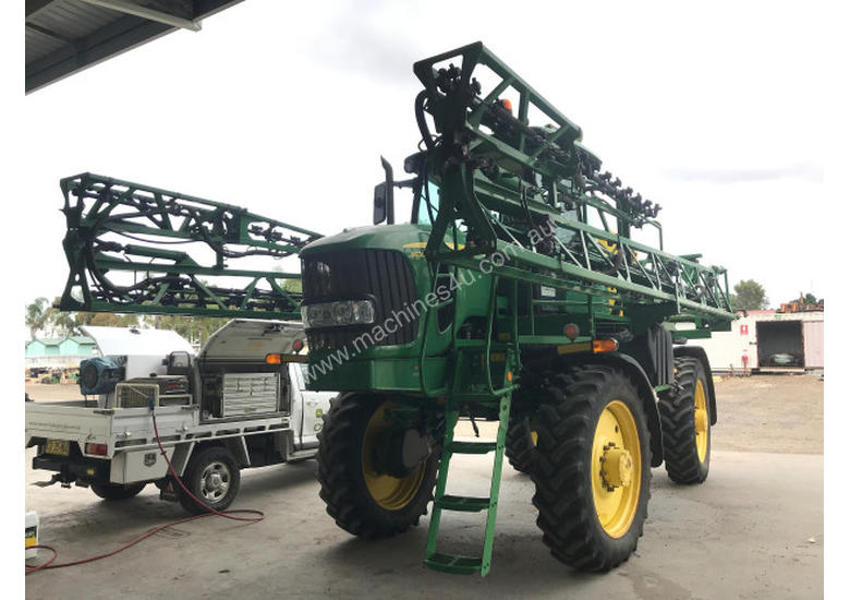 caption John Deere 4630 Boom Spray Sprayer