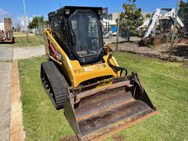 Skid steer CAT 247B3 Tracks 4 in 1 bucket - picture2' - Click to enlarge