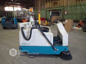 TENNANT 6200 FLOOR SWEEPER - picture0' - Click to enlarge