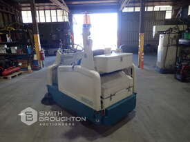 TENNANT 6200 FLOOR SWEEPER - picture2' - Click to enlarge