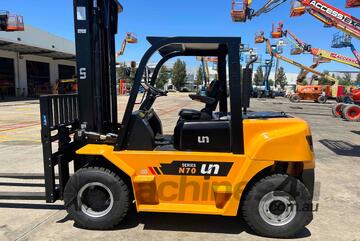 UN Forklift 7T Diesel Heavy Duty with a Tough Isuzu 6BD1 Engine!