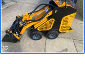 2022 UHI U20 MINI LOADER, 21 HP, 260KG Loading Capacity, 750mm wide, 4IN1 Bucket - picture2' - Click to enlarge