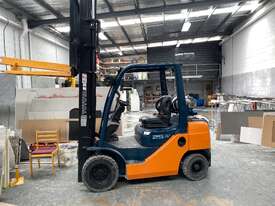 Toyota Forklift  - picture0' - Click to enlarge