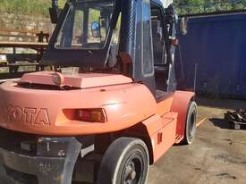 Toyota 5FD70  7 tonne forklift  - picture0' - Click to enlarge