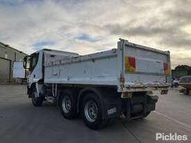 2011 Iveco Stralis 450 - picture2' - Click to enlarge