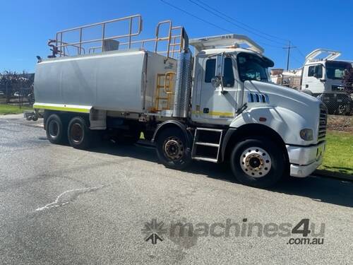 Truck Water Truck Mack Metroliner 2012 8x4 ROPS Auto SN1454 1EJD425