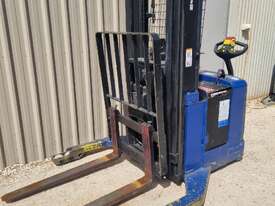 2009 Hyster Electric Walkie Reach Stacker - picture2' - Click to enlarge