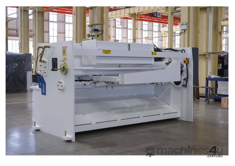 caption Cougar Guillotine – Precision Sheet Metal Cutting Machine for Heavy-Duty Applications!