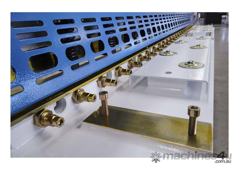 caption Cougar Guillotine – Precision Sheet Metal Cutting Machine for Heavy-Duty Applications!