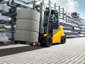 EFG 550 Four-Wheel Electric Forklift - TASMANIA DEALER ONLY - picture0' - Click to enlarge