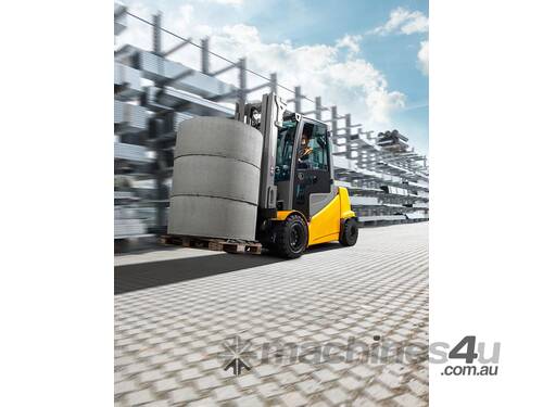 EFG 550 Four-Wheel Electric Forklift - TASMANIA DEALER ONLY