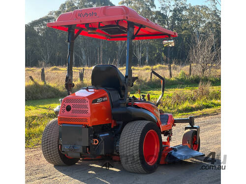 Kubota ZD1211 Zero Turn Lawn Equipment