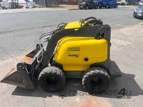 Great Condition - Mini Loader Dingo Wacker Neuson SM440-31w