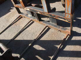 HAY FORK ATTACHMENT TELEHANDLER, USED AND RUST CONDITION YOM:2004 - picture0' - Click to enlarge