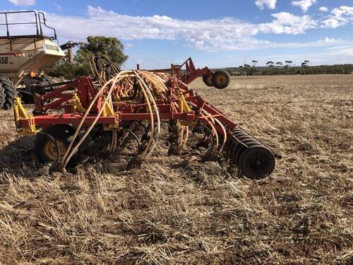 caption 2007 Bourgault 5710-70 Air Drills