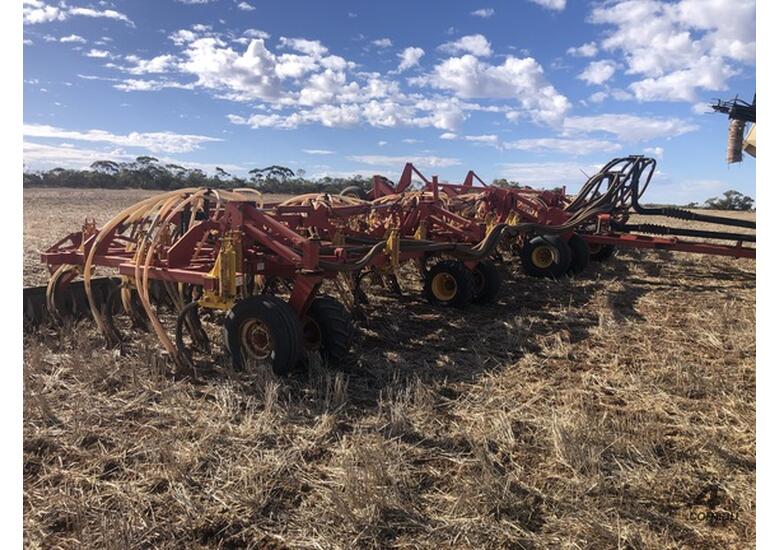caption 2007 Bourgault 5710-70 Air Drills