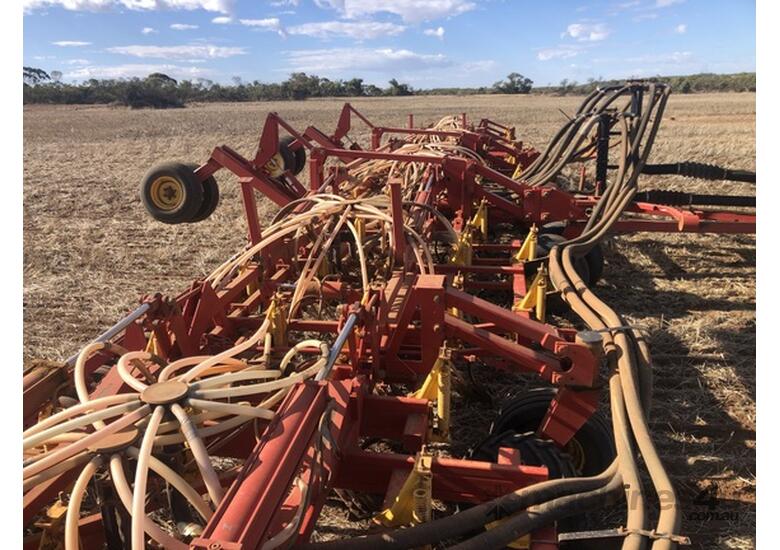 caption 2007 Bourgault 5710-70 Air Drills