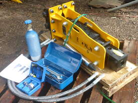 New 1-3 ton (30mm Pin) Excavator Hydraulic Hammer Rock Breaker - picture0' - Click to enlarge