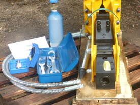 New 1-3 ton (30mm Pin) Excavator Hydraulic Hammer Rock Breaker - picture1' - Click to enlarge