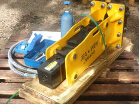 New 1-3 ton (30mm Pin) Excavator Hydraulic Hammer Rock Breaker - picture2' - Click to enlarge