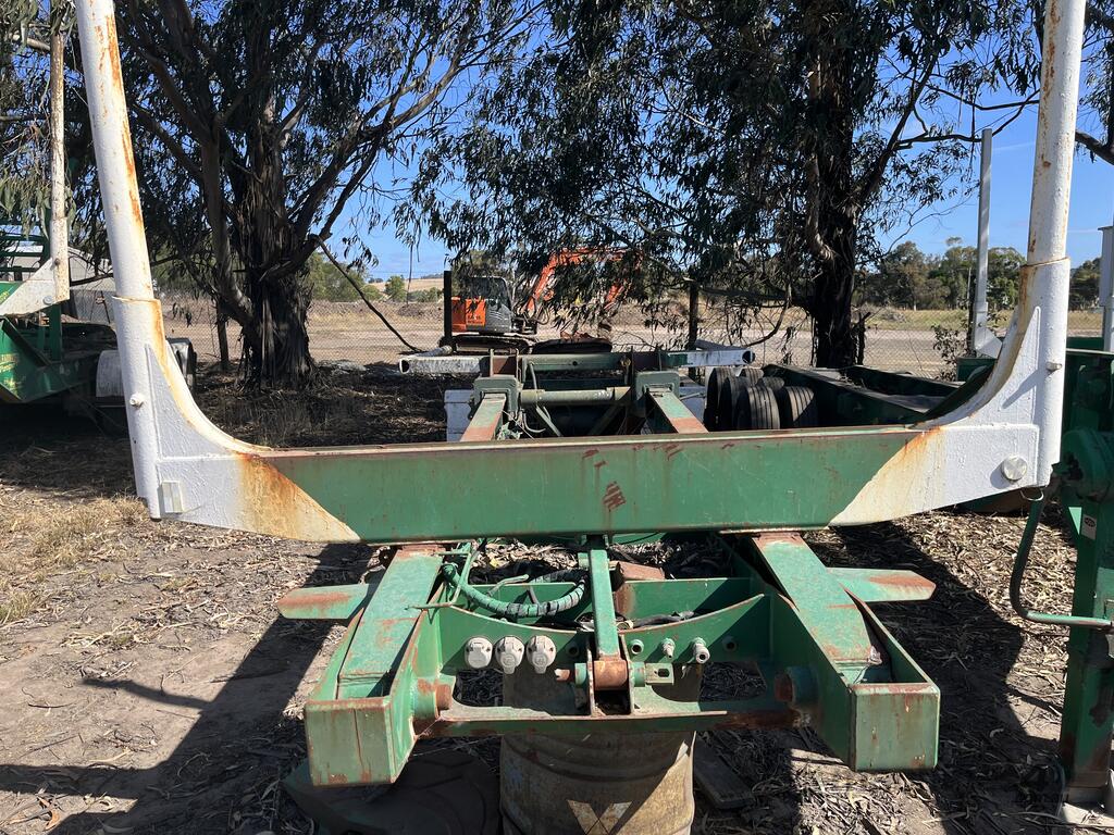 Buy Used kennedy 2006 Kennedy Logging Trailer Damaged Trailers in