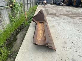 Grader Blade Attachment - picture0' - Click to enlarge